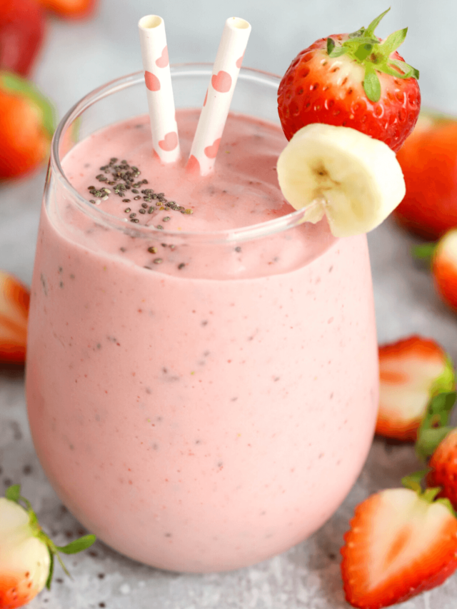 How to make strawberry banana smoothies.